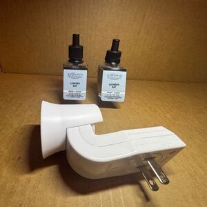 BATH AND BODY WORKS Laundry Day Scented Wallflowers and Plug In